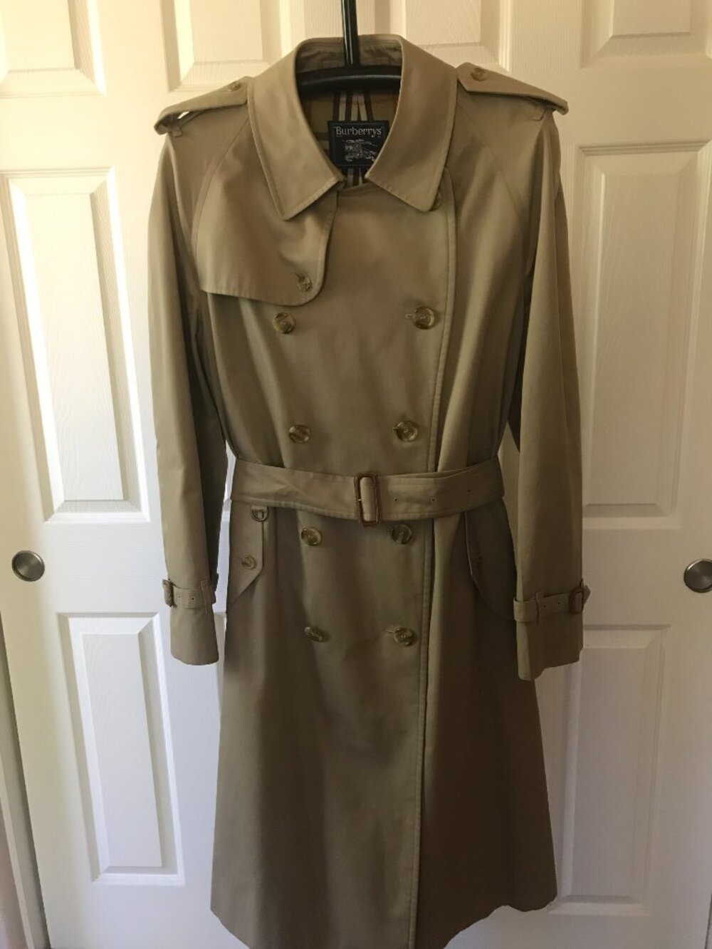 Vintage Burberrys Men’s Trench Coat 46 Long Beige Belted Excellent Condition